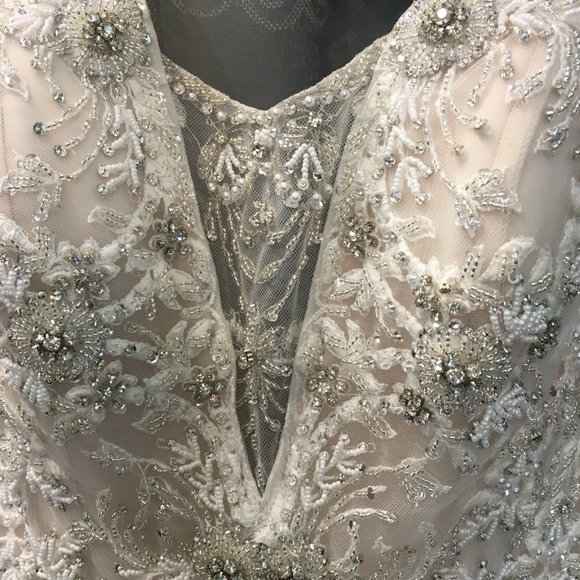 Stunning Aline Wedding Dress, Plunging Neck Open Back Blush Ballgown Keyhole - Picture 9 of 16